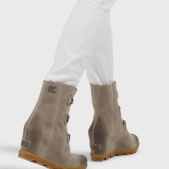 SOREL boots. - Picture 2 of 16